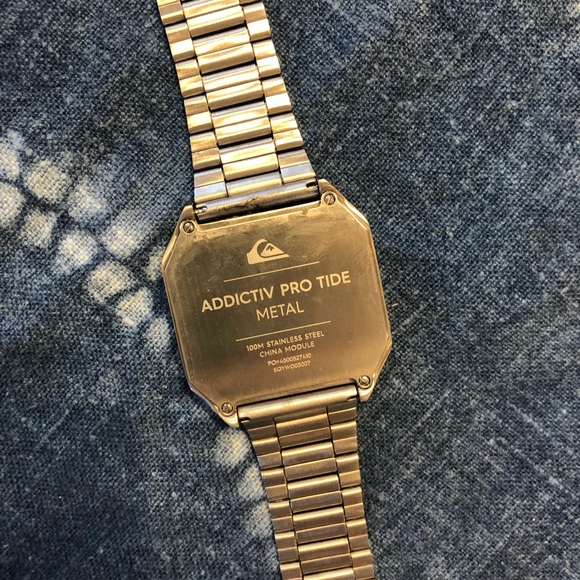 QuickSilver addictiv PRO TIDE metal surf watch - Picture 3 of 3